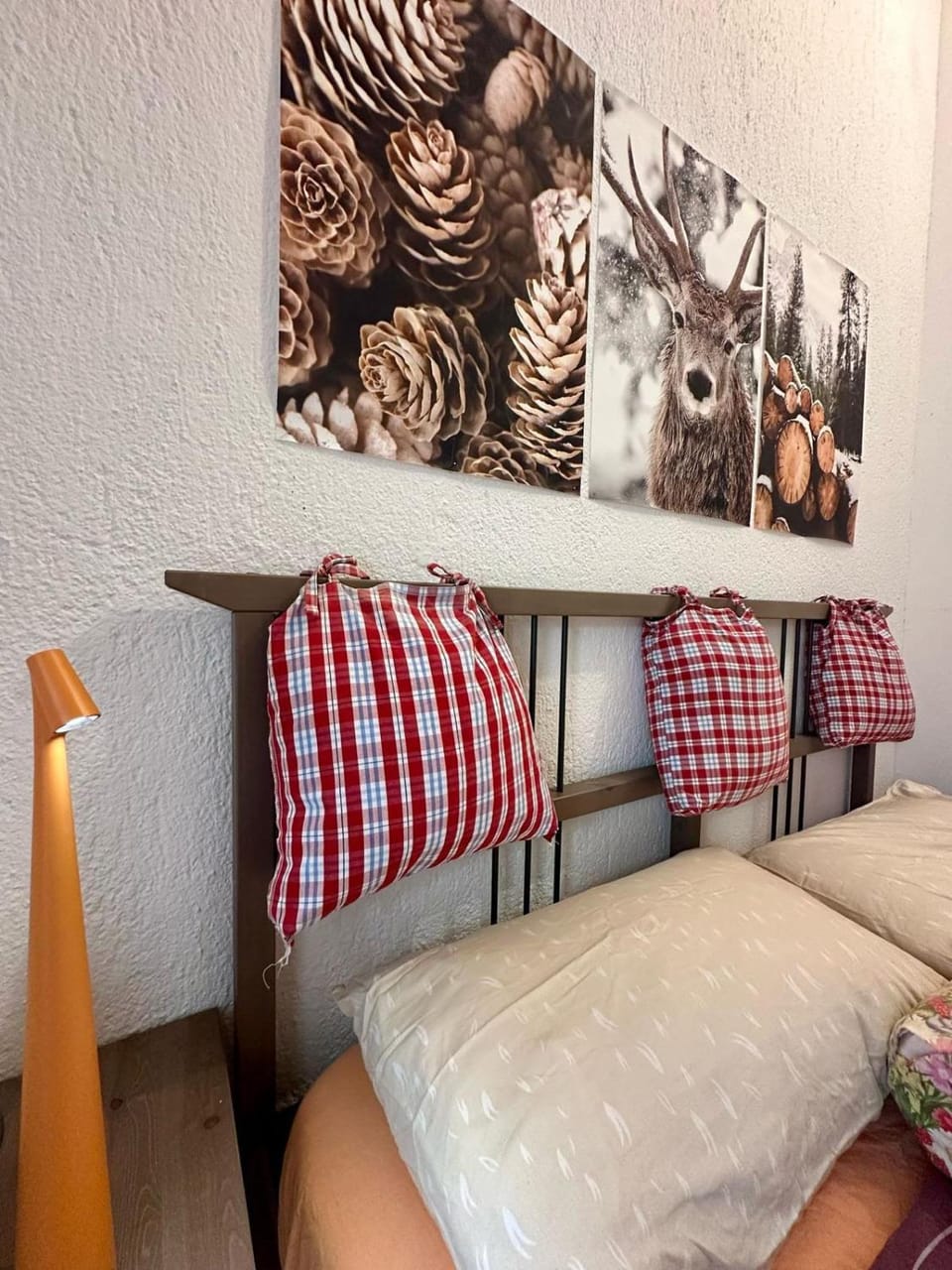Bed, Photo of the whole room, Decorative detail, Bedroom