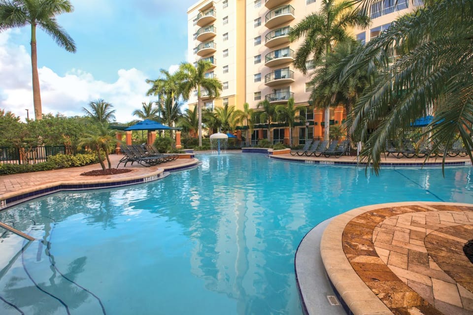 Wyndham Palm-Aire 4BR Apartment with Resort Access House in Pompano Beach