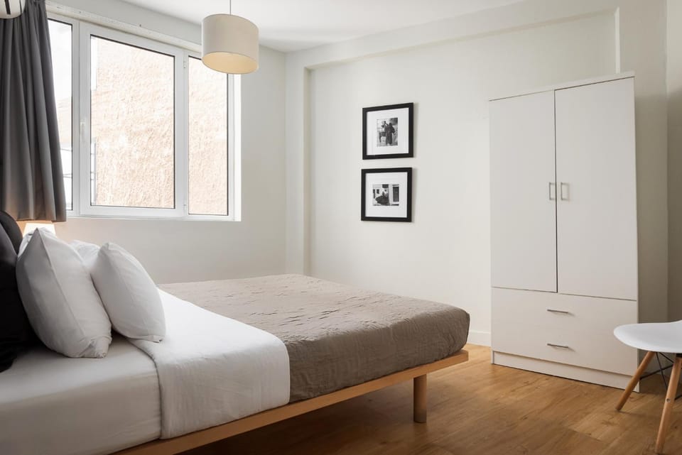 Bed, Photo of the whole room, Seating area, wardrobe