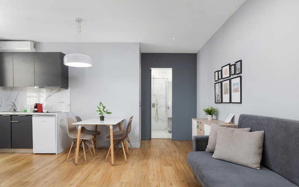 Kitchen or kitchenette, Living room, Seating area, Dining area