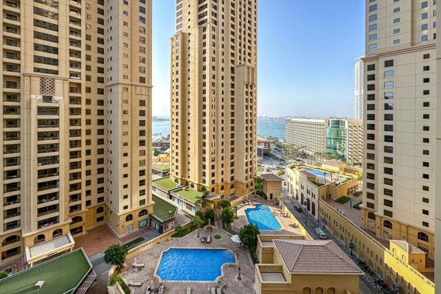 Centrally Located Close to Beach Apartment in Dubai