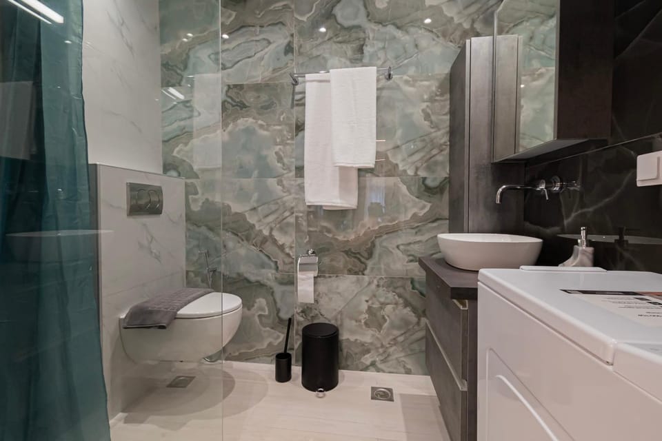 Shower, Toilet, Bathroom, towels