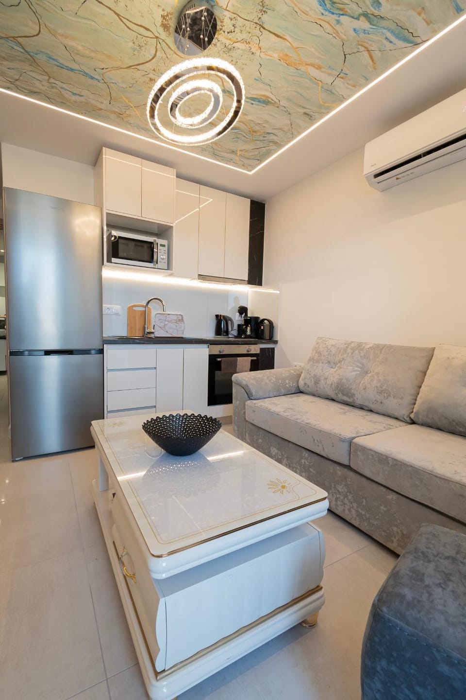 Kitchen or kitchenette, Living room, Seating area, oven, stove