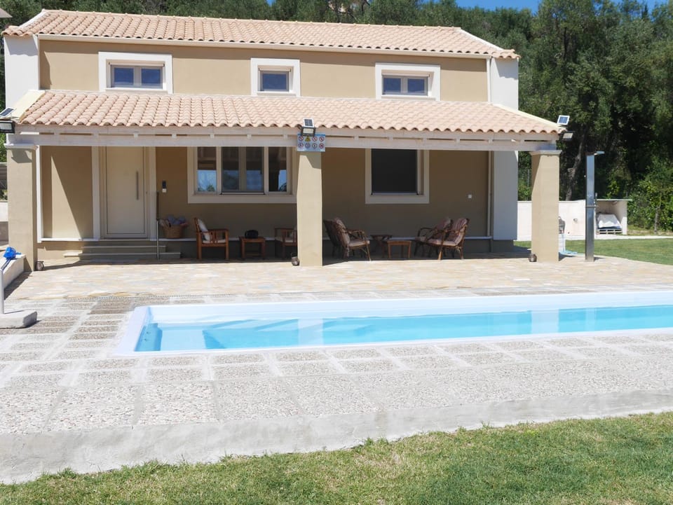 Property building, Swimming pool, Swimming pool