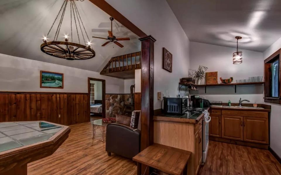 Cozy Cottage Rental with Small Private Pond in Canadensis, Pennsylvania House in Canadensis