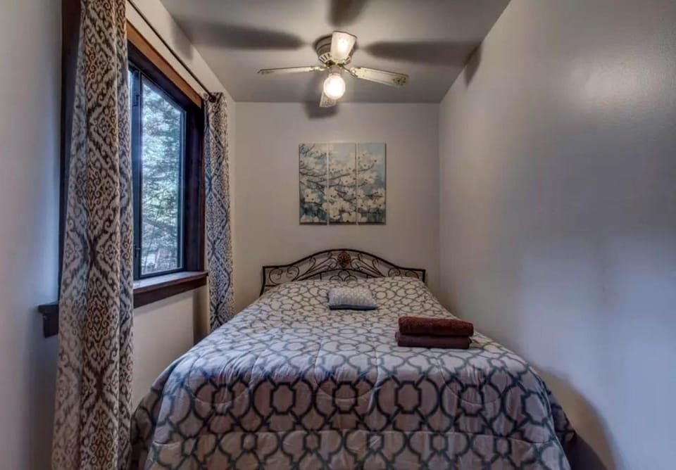 Cozy Cottage Rental with Small Private Pond in Canadensis, Pennsylvania House in Canadensis