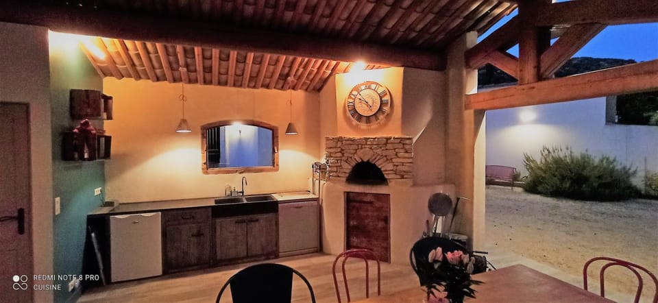 le mas du luberon rouge Villa in Provence-Alpes-Côte d'Azur