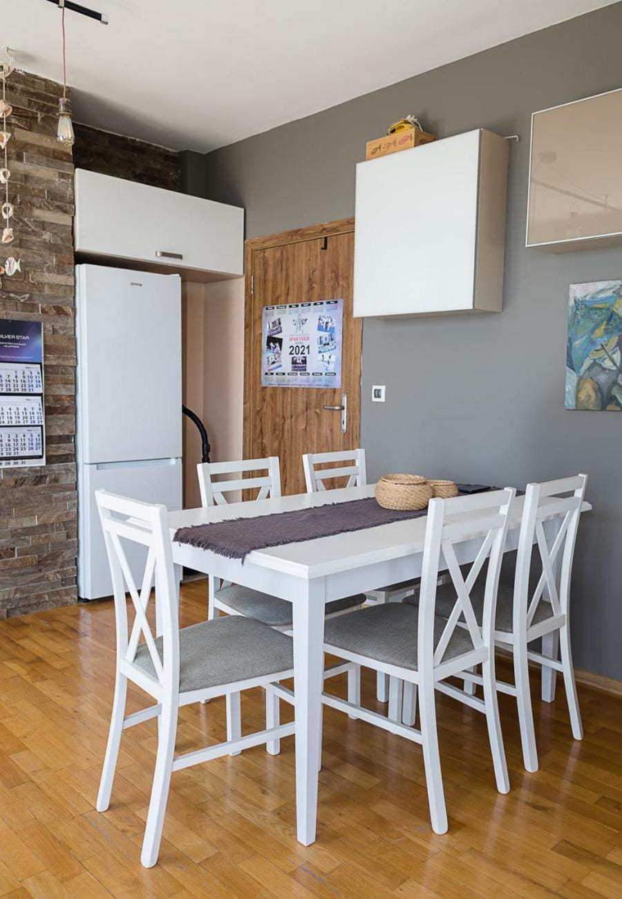 Kitchen or kitchenette, Dining area, oven