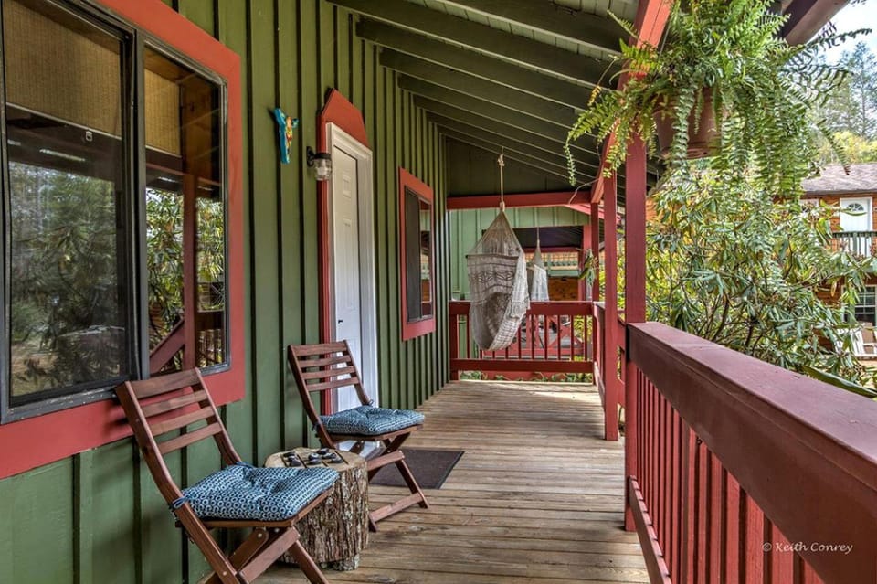 Private Cabin Rental with Wood-Burning Fireplace in Canadensis, Pennsylvania Cabin in Canadensis