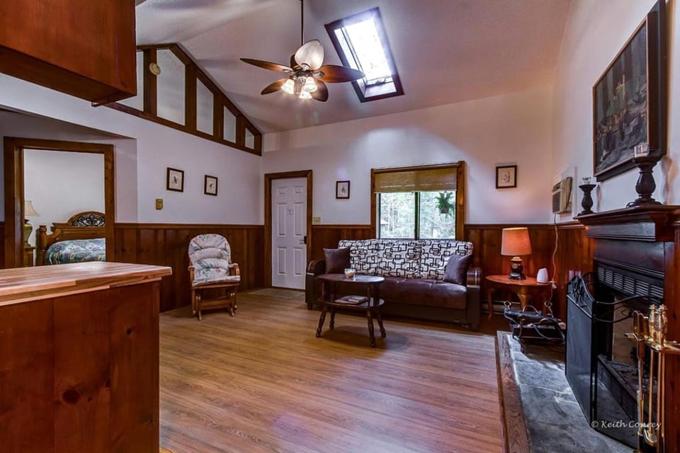 Private Cabin Rental with Wood-Burning Fireplace in Canadensis, Pennsylvania Cabin in Canadensis