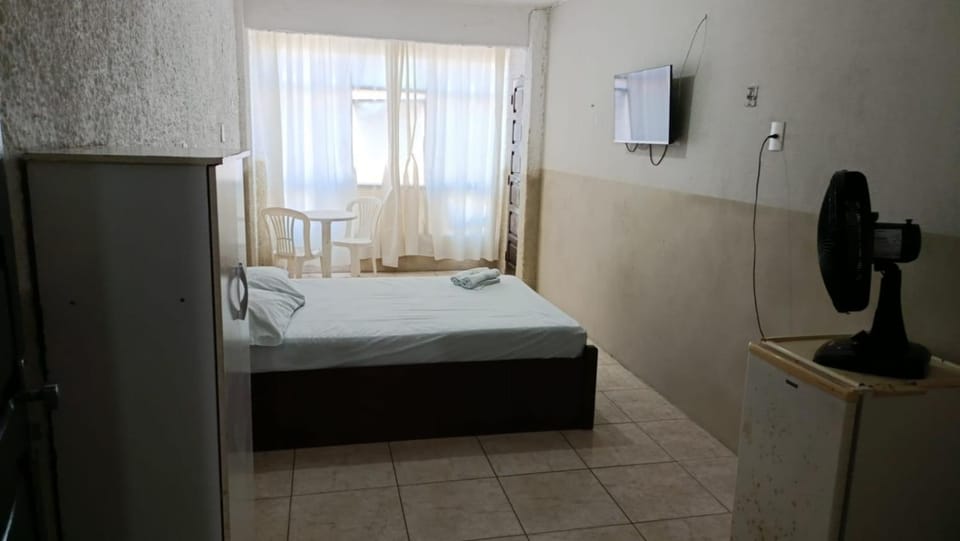 Bed, TV and multimedia, Bedroom