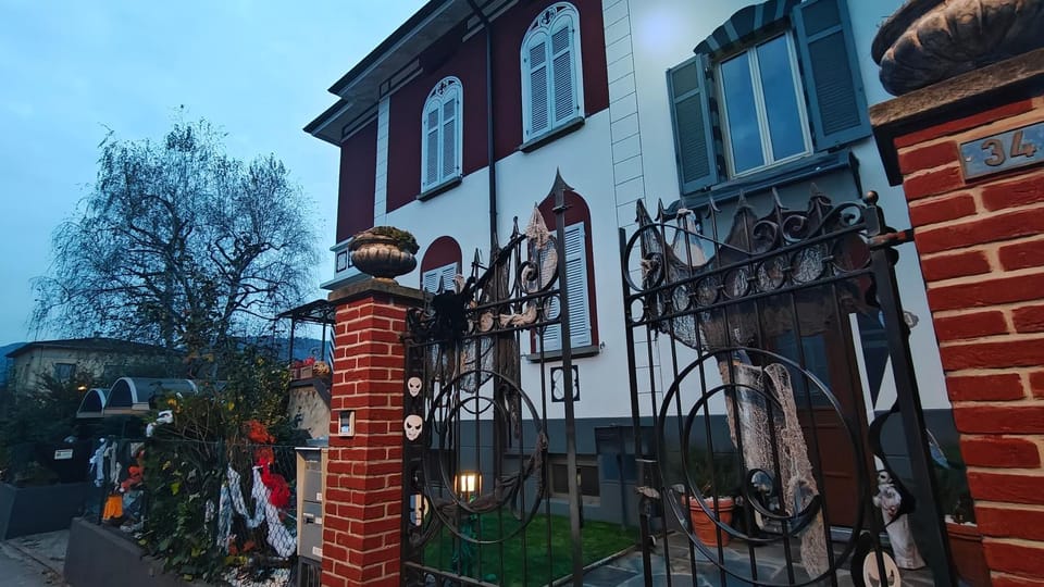 Property building, Facade/entrance, Decorative detail