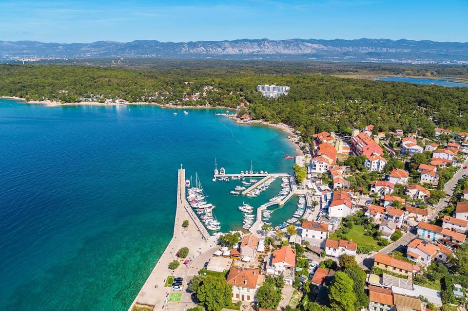 Nearby landmark, Bird's eye view