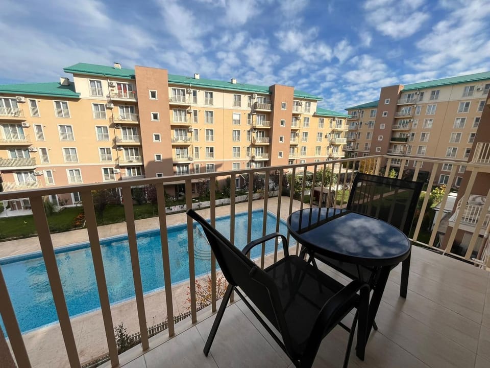 Cosmopolis Family Apartment - Pools & Gym Apartment in Bucharest
