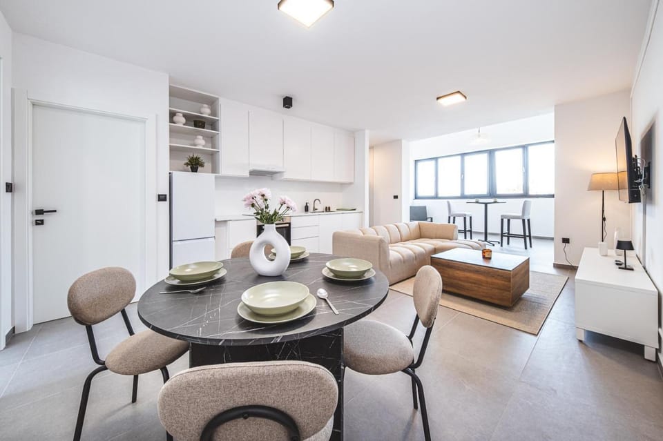 Restaurant/places to eat, View (from property/room), Kitchen or kitchenette, Living room, Seating area, Dining area