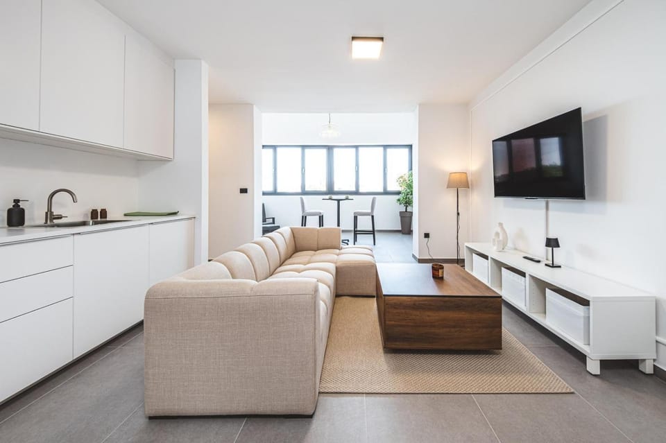 TV and multimedia, View (from property/room), Kitchen or kitchenette, Living room, Seating area