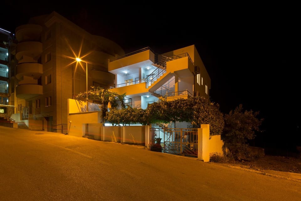 Staff, BBQ facilities, Children play ground, Fishing, Hiking, Cycling, Diving, Pets, City view, Garden view, Mountain view, Sea view, Street view, young children, older children, group of guests, Family