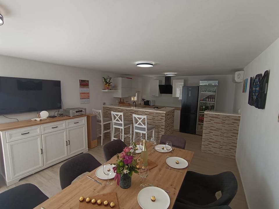 Food and drinks, Dining area