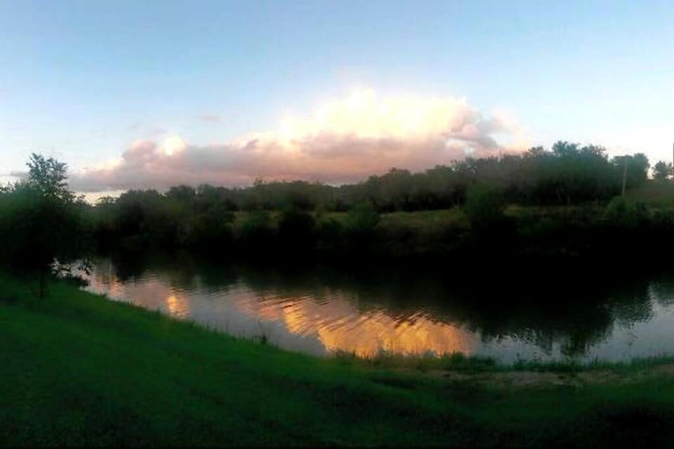 Waterfront Cabin Rental for Groups of 16 with Jacuzzi Bathtub in Texas Hill Country Cabin in Rio Grande