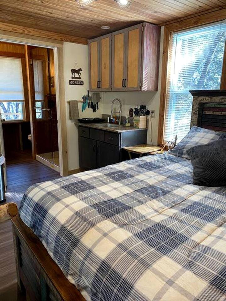 Rustic Texas Hill Country Vacation Rental with a Fire Pit House in Rio Grande