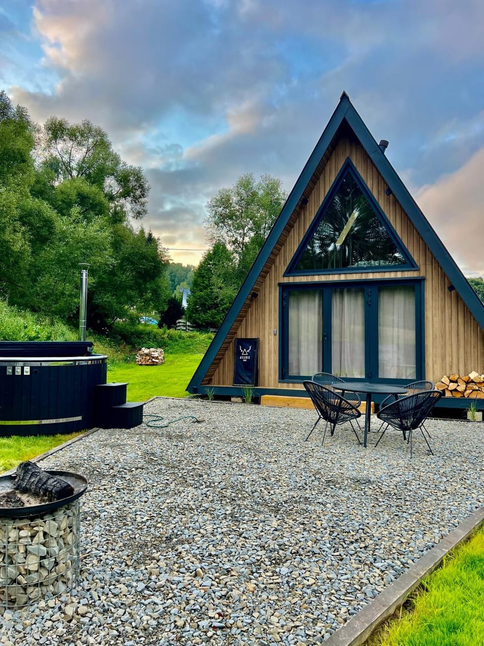 Property building, Natural landscape, Garden, Hot Tub, Garden view