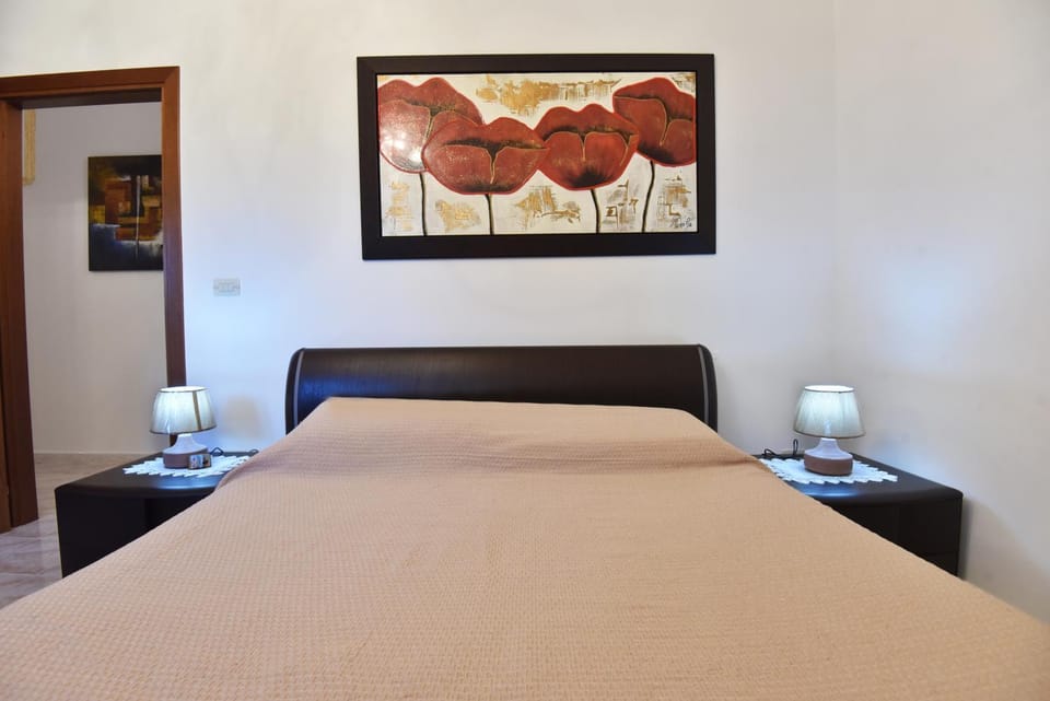 Bed, Photo of the whole room, Decorative detail, Bedroom