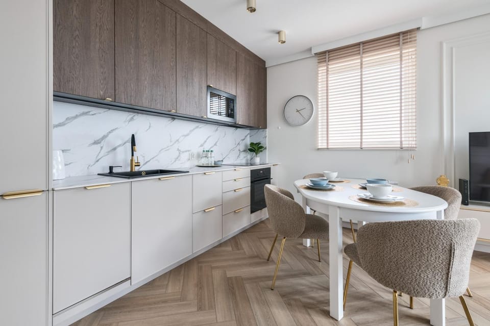 Kitchen or kitchenette, Dining area, stove
