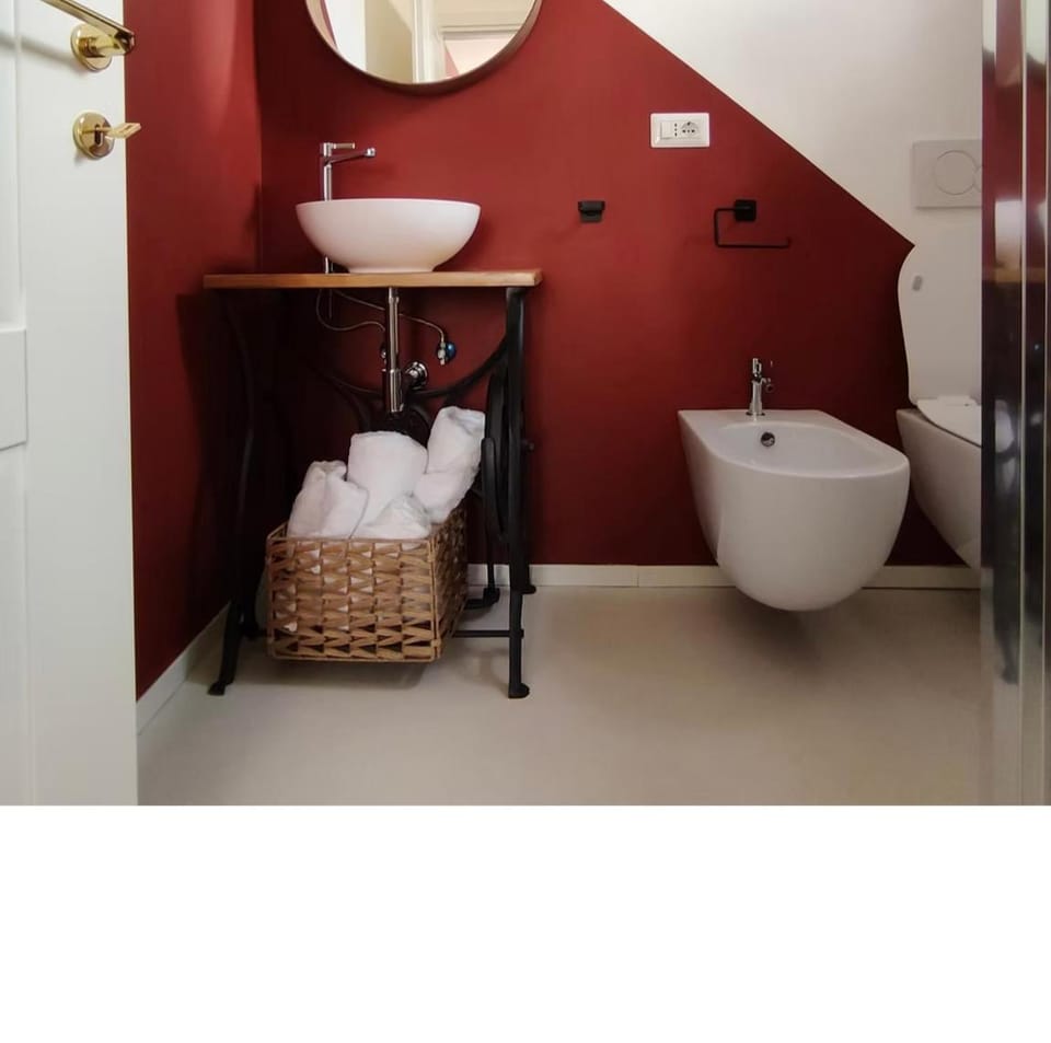 Toilet, Bathroom, bidet, towels