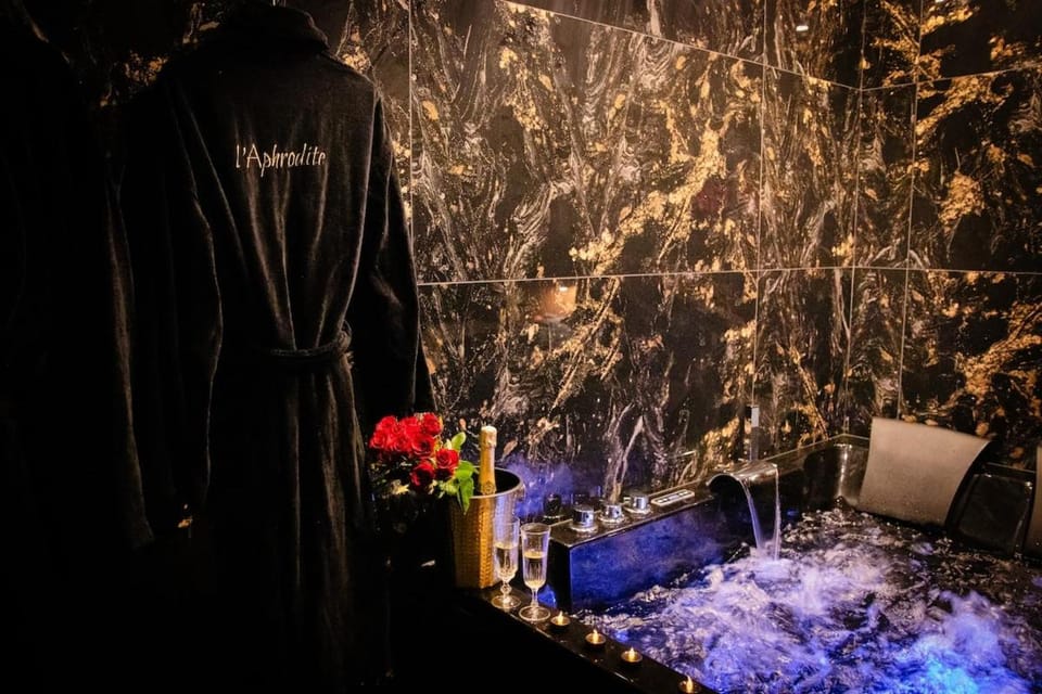 L'Aphrodite, Suite de LUXE - Love room - JACUZZI Apartment in Grand Est