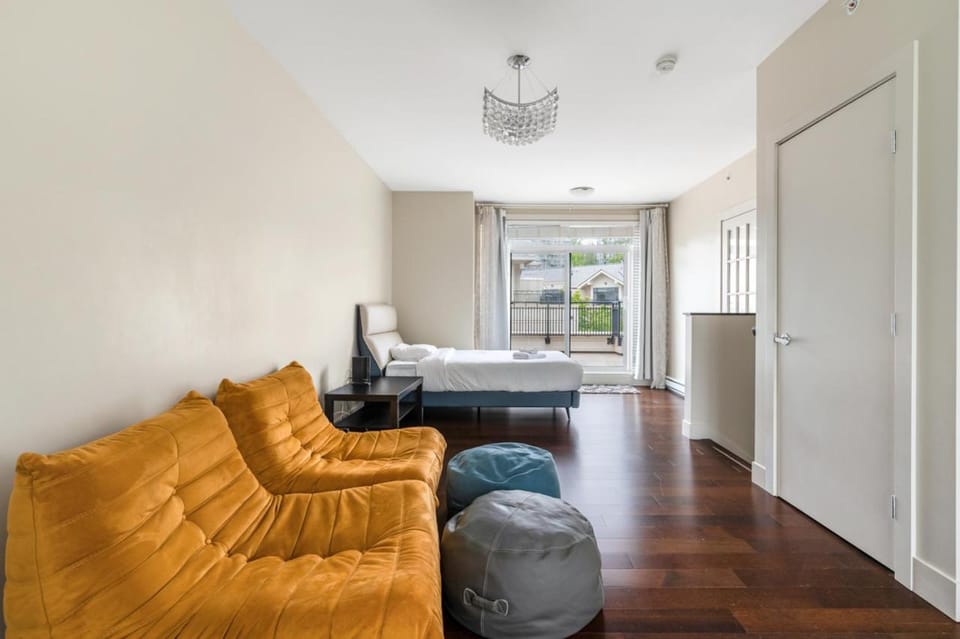 Family-Friendly 5BR Home Near UBC House in Richmond