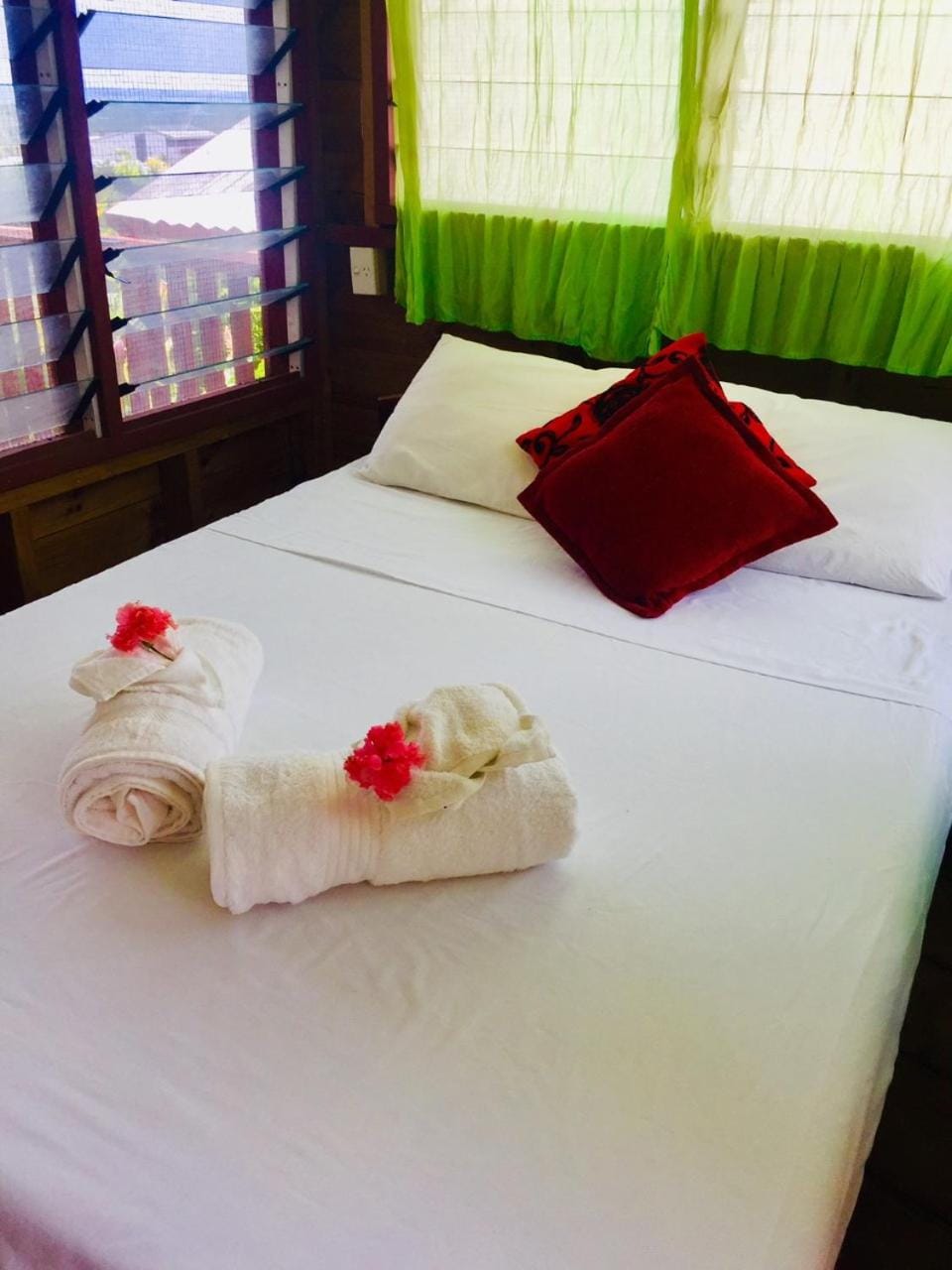 Bed, Bedroom, towels