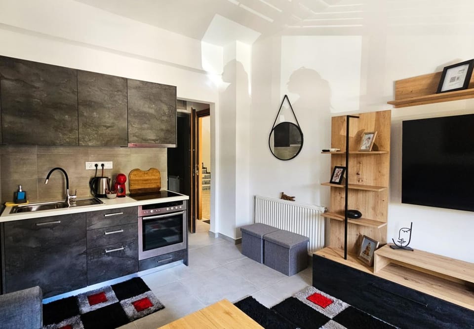 TV and multimedia, Coffee/tea facilities, Kitchen or kitchenette, oven