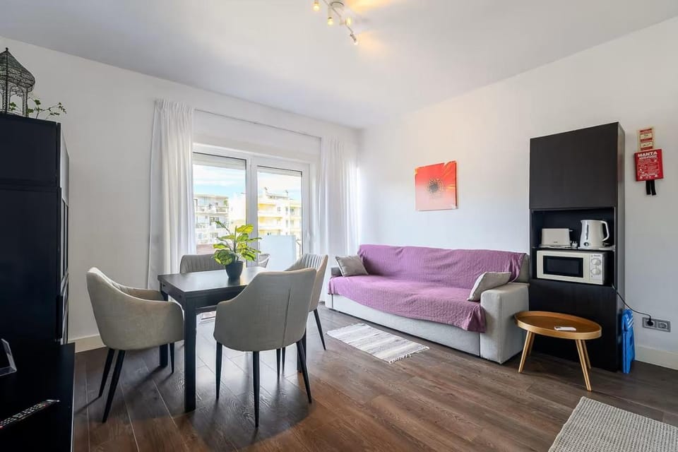 Communal lounge/ TV room, Bed, TV and multimedia, Kitchen or kitchenette, Living room, Seating area, Dining area