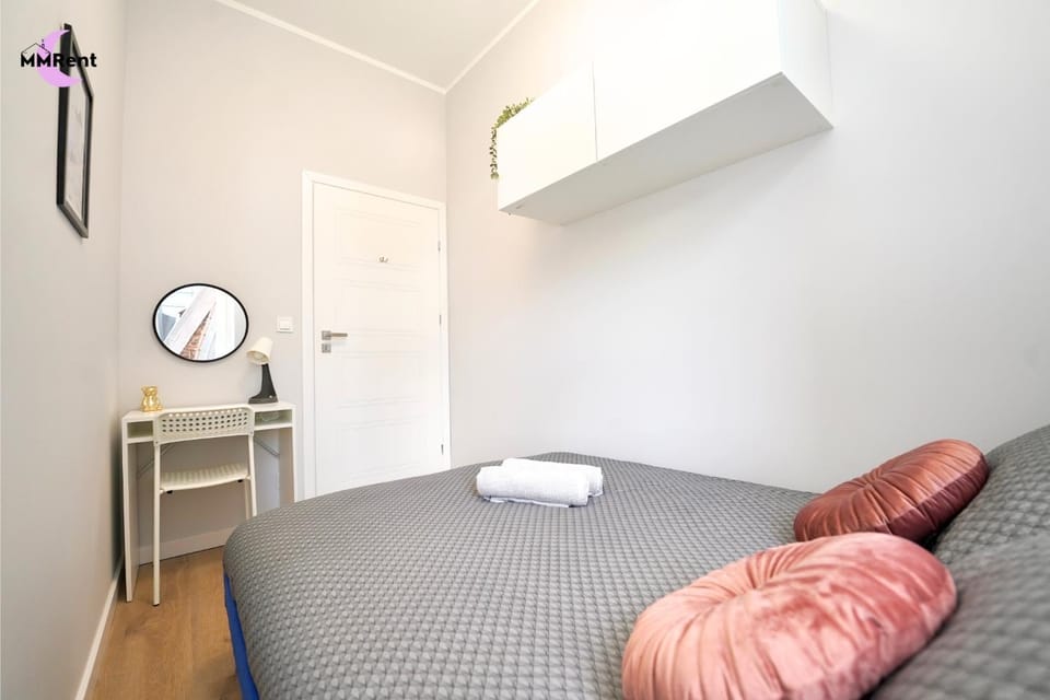 Bed, Photo of the whole room, towels