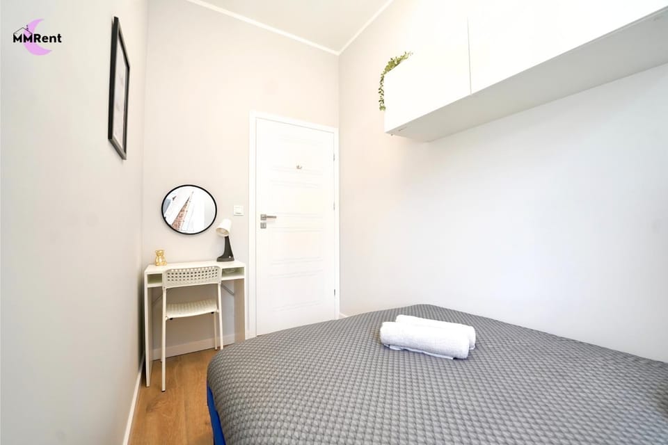 Bed, Photo of the whole room, towels