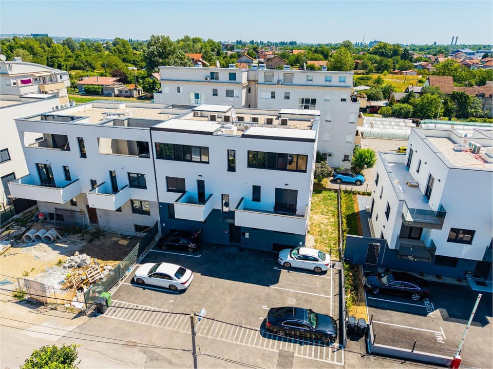 Property building, Neighbourhood, Street view, Location, Parking