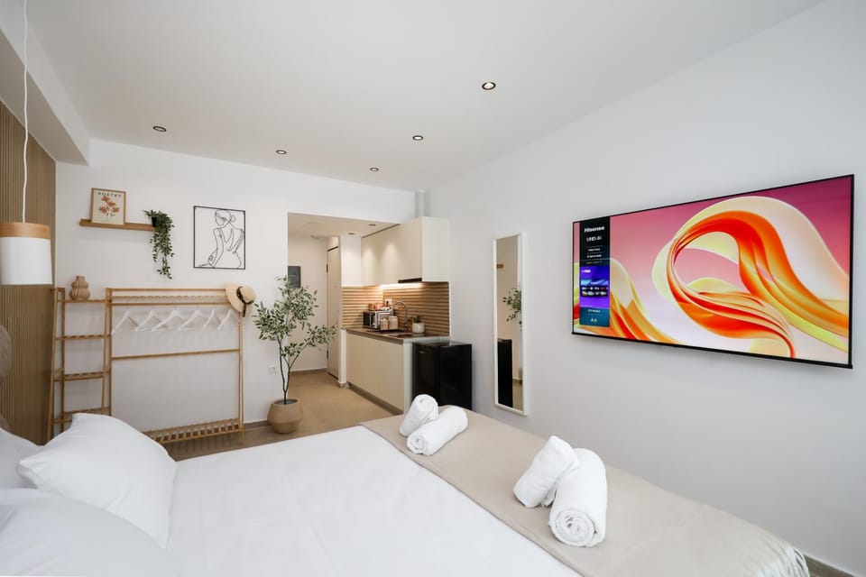 Bed, TV and multimedia, Kitchen or kitchenette, Photo of the whole room, Bedroom, towels