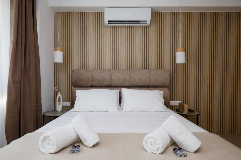Bed, Photo of the whole room, Bedroom, towels, air conditioner
