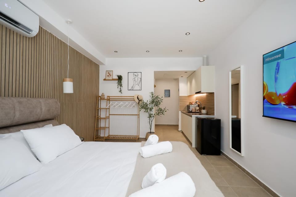 Bed, TV and multimedia, Photo of the whole room, Bedroom