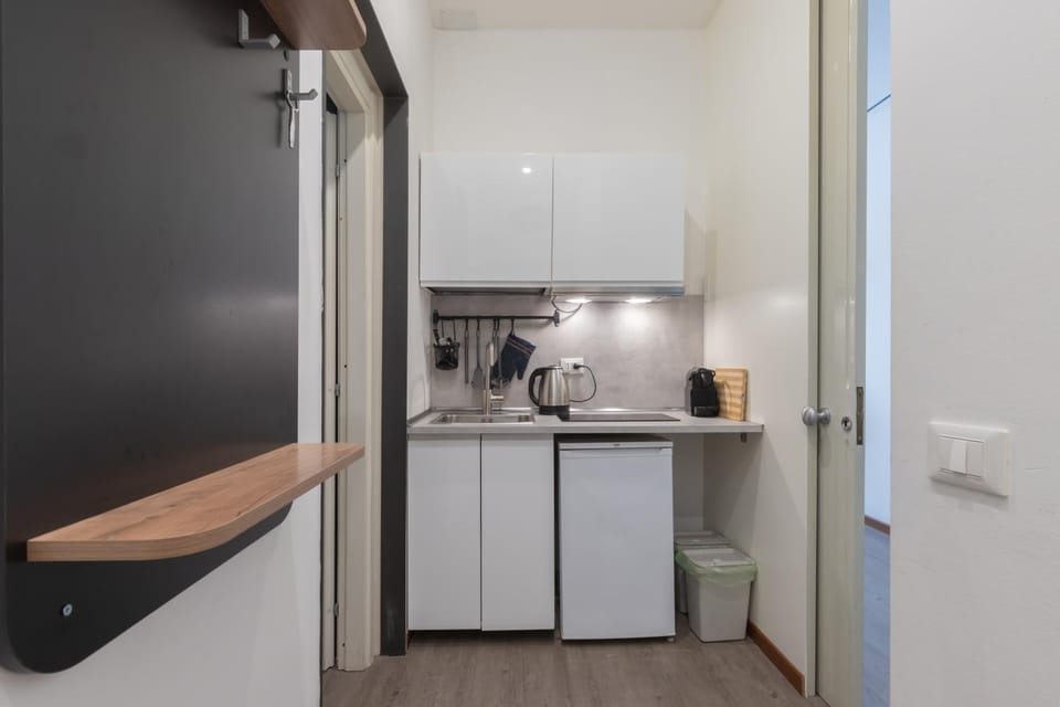 Kitchen or kitchenette, oven, stove