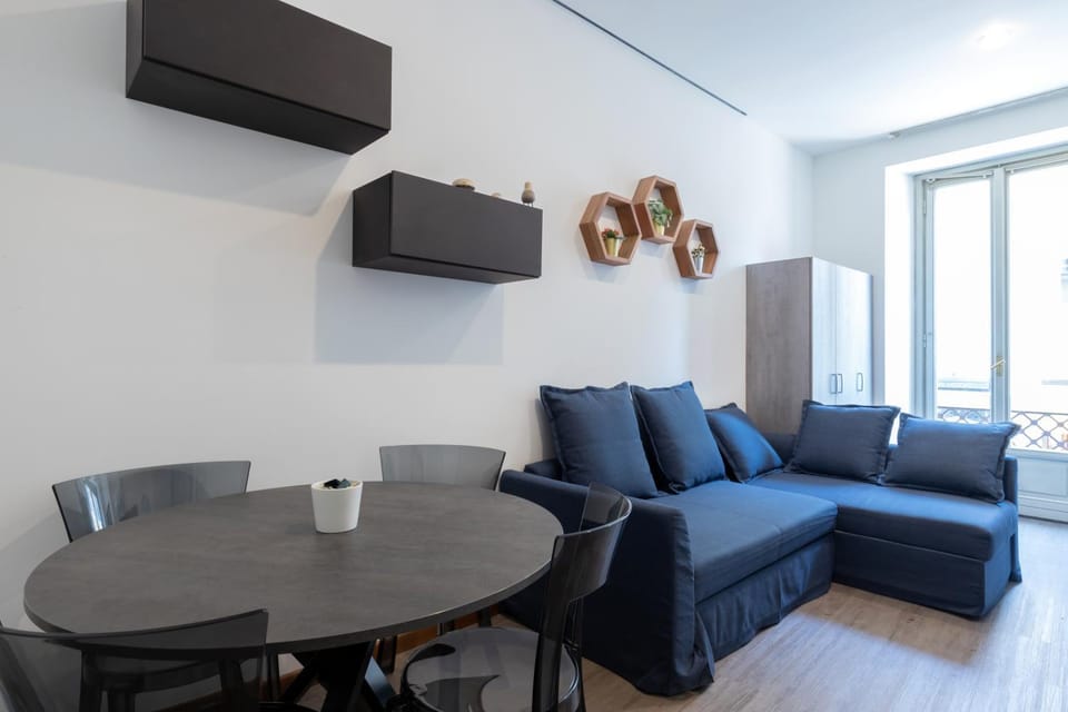 TV and multimedia, Living room, Seating area, Dining area, Evening entertainment