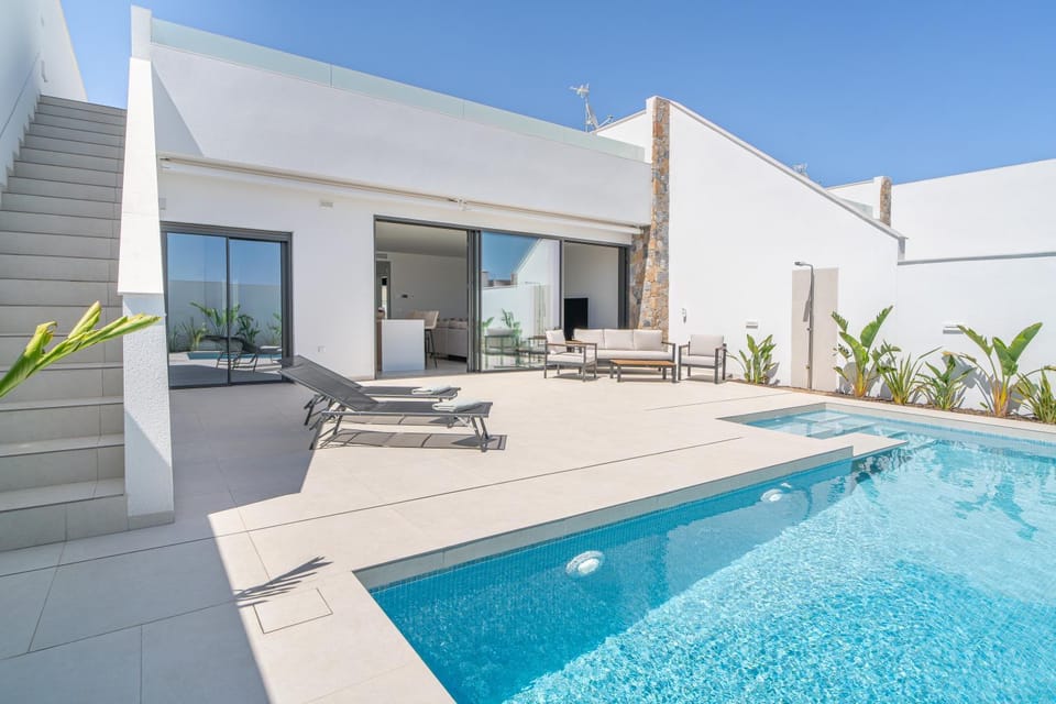 Patio, Pool view, Swimming pool, Swimming pool, sunbed