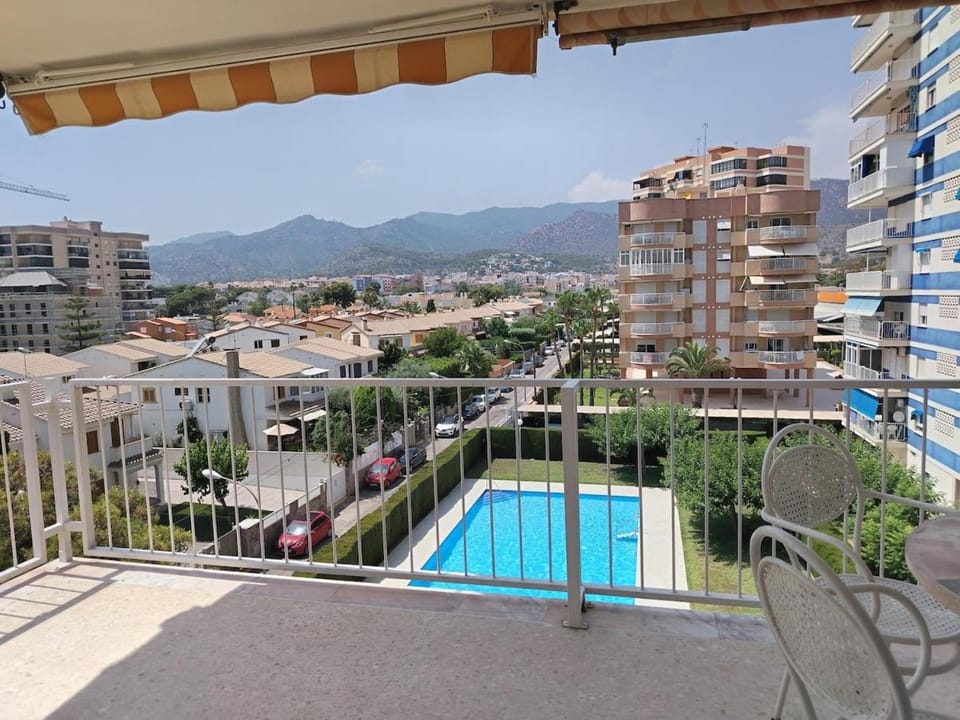 Balcony/Terrace, City view, Pool view