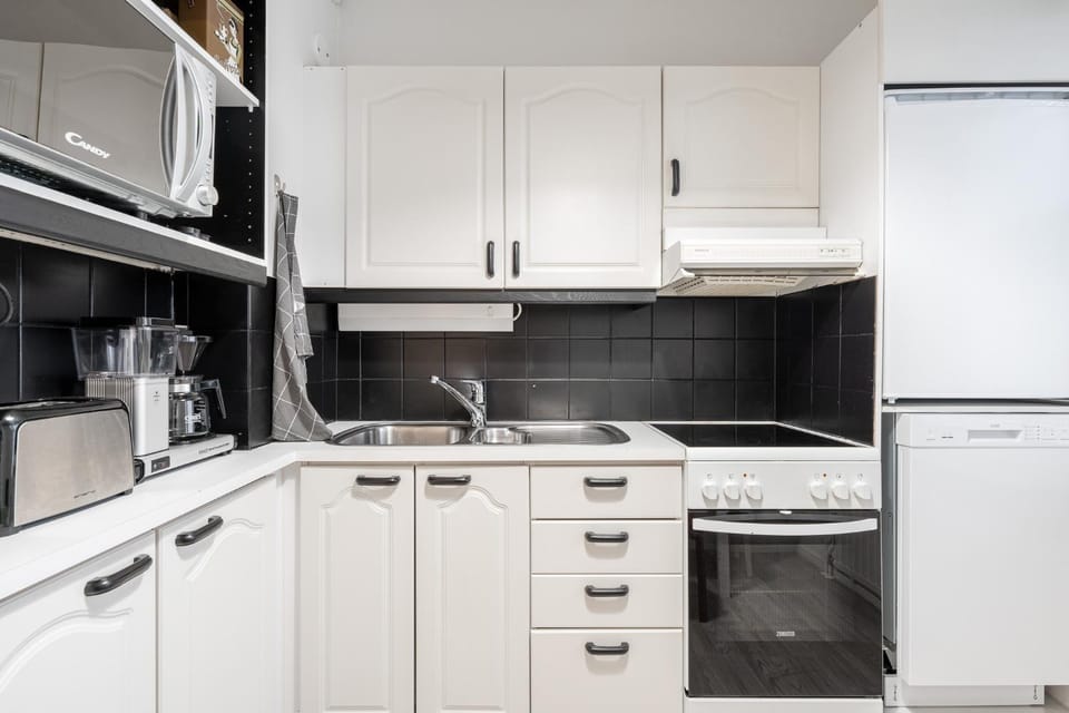 Coffee/tea facilities, Kitchen or kitchenette, dishwasher, oven, pet friendly, stove