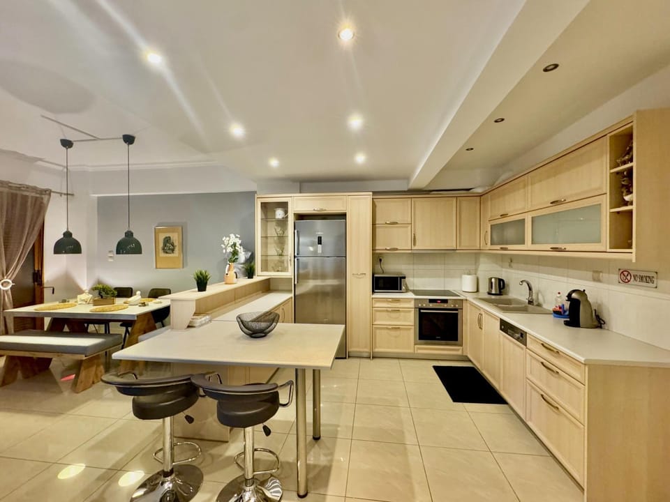 Dining area, Dinner, kitchen