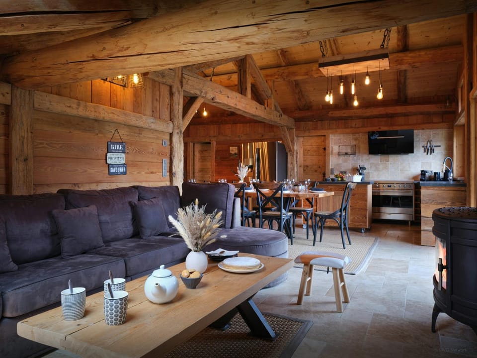 Kitchen or kitchenette, Living room, Seating area, Dining area