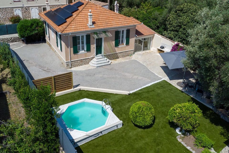 Property building, Garden, Swimming pool