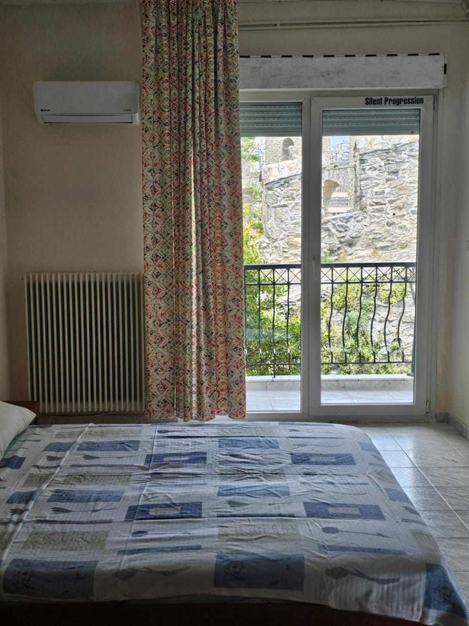 Bed, Bedroom, air conditioner