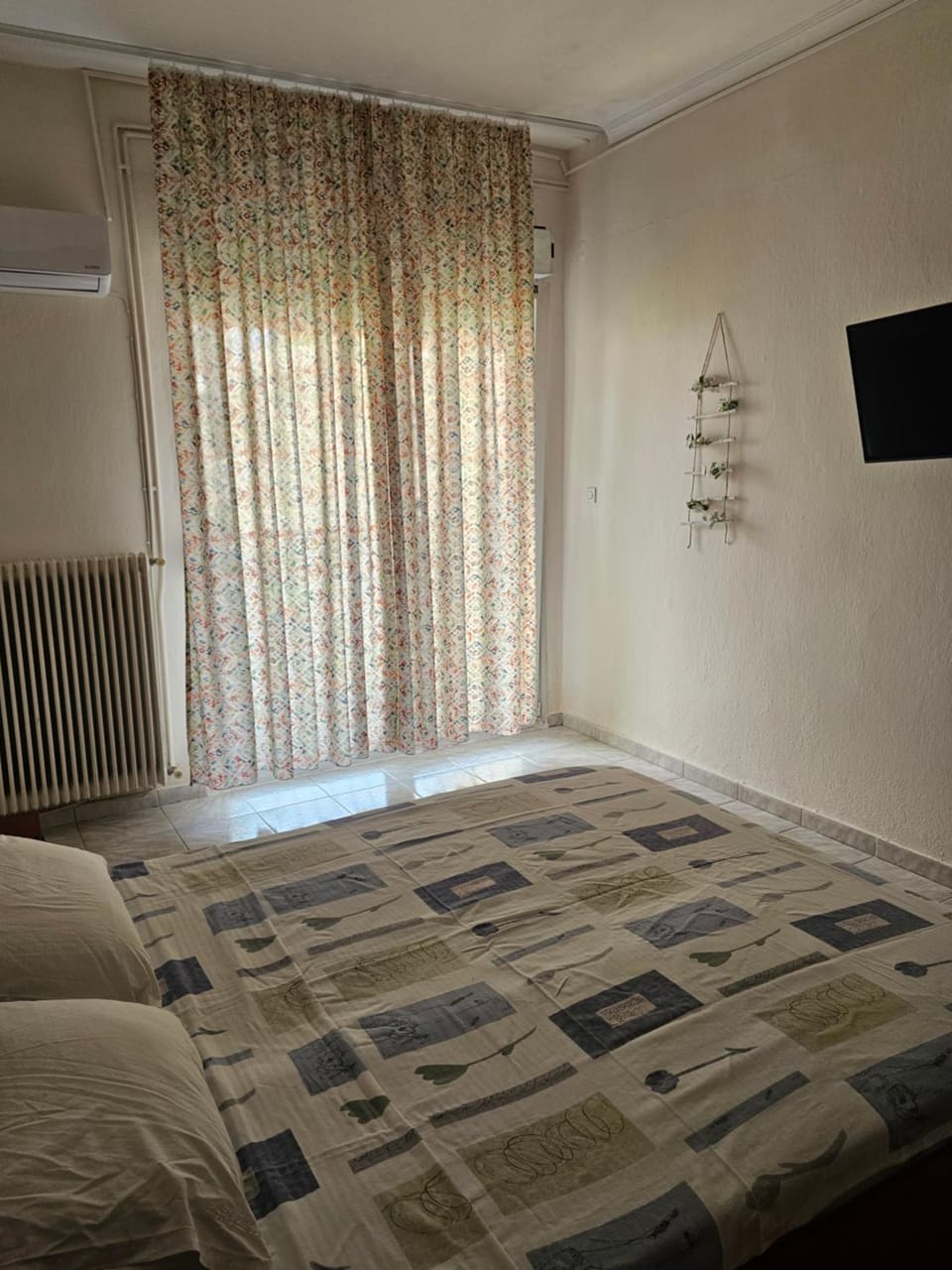 Bed, TV and multimedia, Bedroom, air conditioner