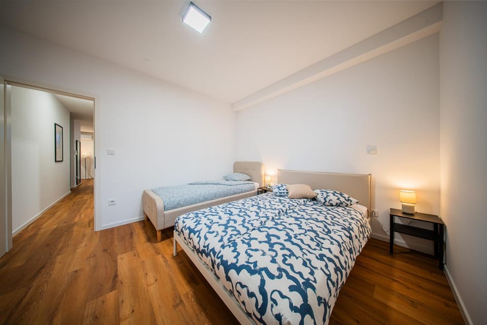 Property building, Bed, Photo of the whole room, Decorative detail, Bedroom